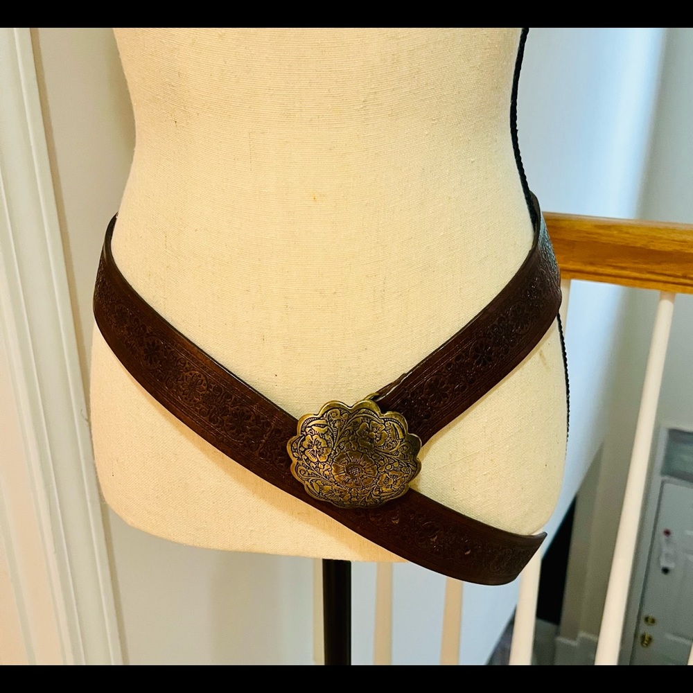 Garnet Hill Leather Belt. Medium.